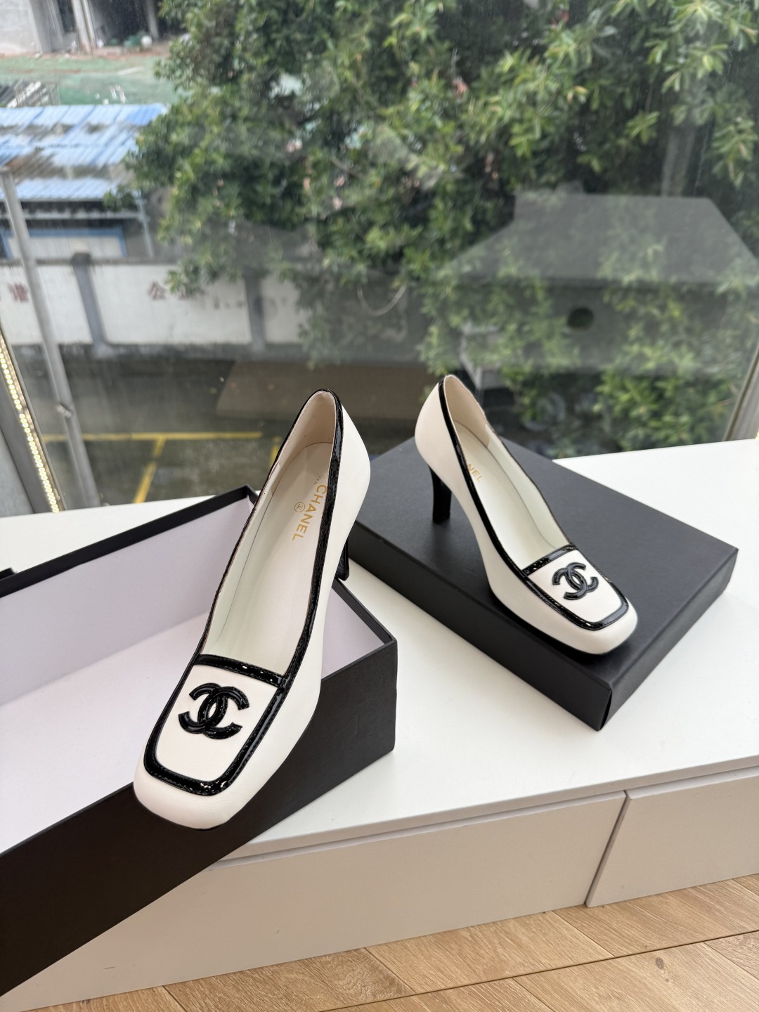 G238Chane*26ss新款玛丽珍单鞋高跟鞋凉鞋 温柔名媛的氛围感缓缓蔓延,圆润鞋头搭配精巧的小蝴蝶结,撞色方头贴标 G238Chane*26ss新款玛丽珍单鞋高跟鞋凉鞋 温柔名媛的氛围感缓缓蔓延,圆润鞋头搭配精巧的小蝴蝶结,撞色方头贴标