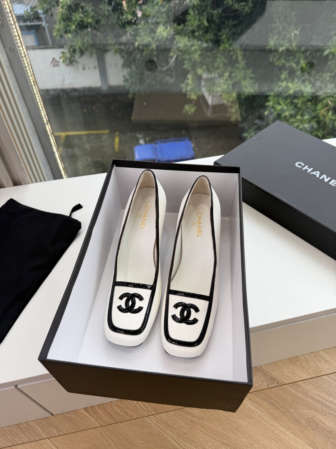 G238Chane*26ss新款玛丽珍单鞋高跟鞋凉鞋 温柔名媛的氛围感缓缓蔓延,圆润鞋头搭配精巧的小蝴蝶结,撞色方头贴标 G238Chane*26ss新款玛丽珍单鞋高跟鞋凉鞋 温柔名媛的氛围感缓缓蔓延,圆润鞋头搭配精巧的小蝴蝶结,撞色方头贴标