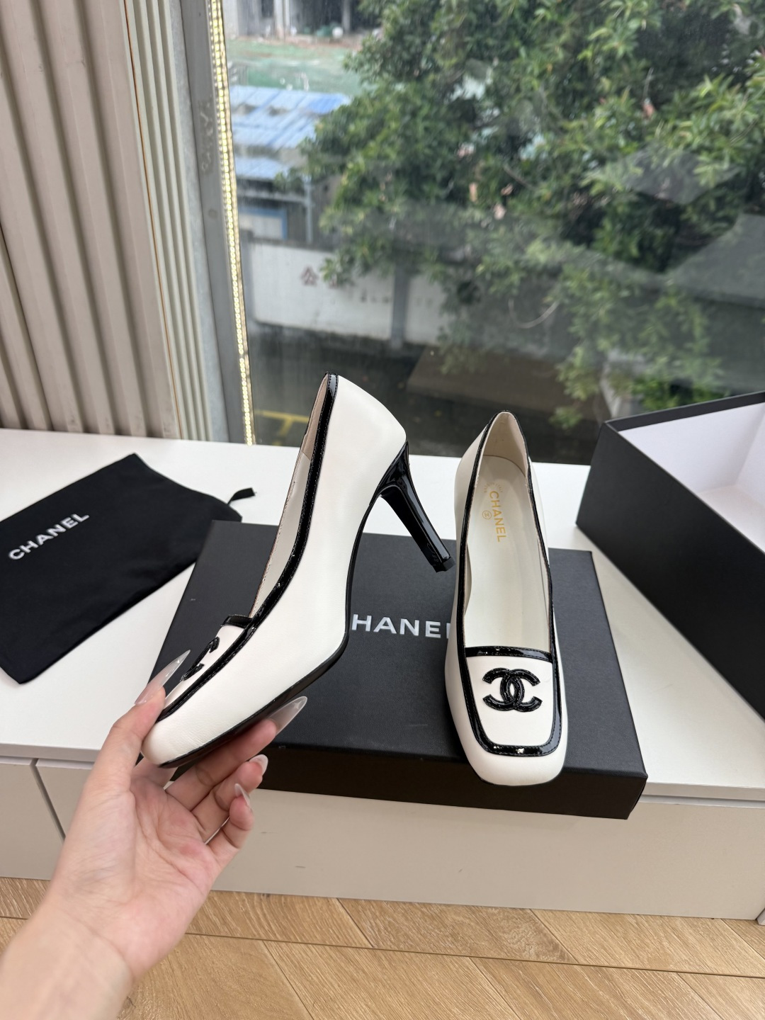 G238Chane*26ss新款玛丽珍单鞋高跟鞋凉鞋 温柔名媛的氛围感缓缓蔓延,圆润鞋头搭配精巧的小蝴蝶结,撞色方头贴标 G238Chane*26ss新款玛丽珍单鞋高跟鞋凉鞋 温柔名媛的氛围感缓缓蔓延,圆润鞋头搭配精巧的小蝴蝶结,撞色方头贴标