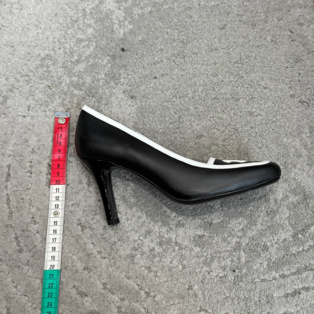 G238Chane*26ss新款玛丽珍单鞋高跟鞋凉鞋 温柔名媛的氛围感缓缓蔓延，圆润鞋头搭配精巧的小蝴蝶结，撞色方头贴标