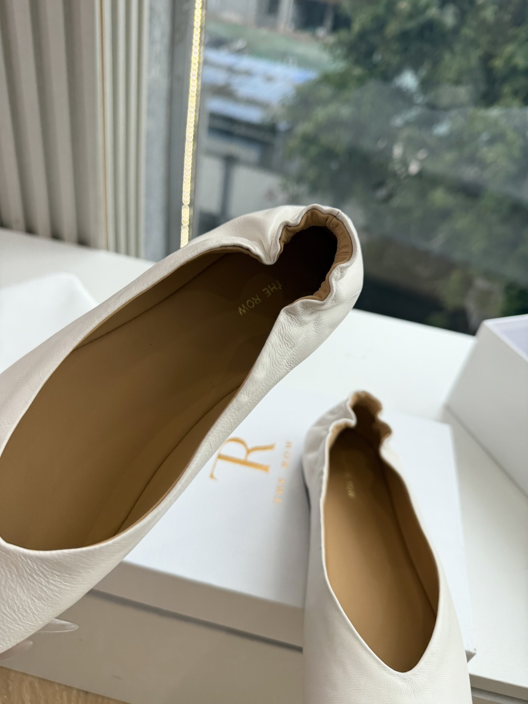 G679代购级别the roe单鞋一定要收了它 有一丢高级又简约的感觉其实除了好看以外它的舒适度真的是好穿到舍不得脱下来
