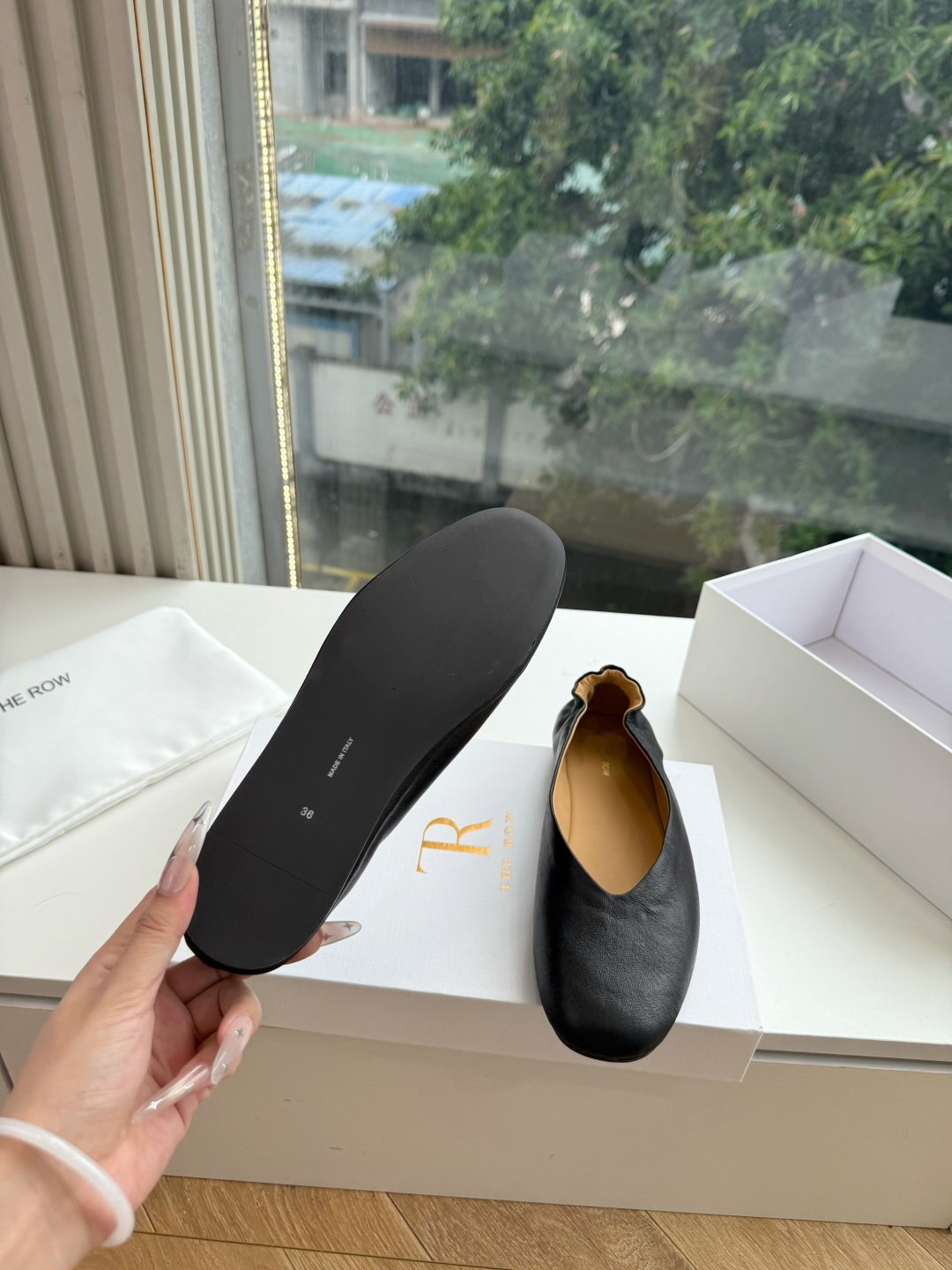 G679代购级别the roe单鞋一定要收了它 有一丢高级又简约的感觉其实除了好看以外它的舒适度真的是好穿到舍不得脱下来 G679代购级别the roe单鞋一定要收了它 有一丢高级又简约的感觉其实除了好看以外它的舒适度真的是好穿到舍不得脱下来