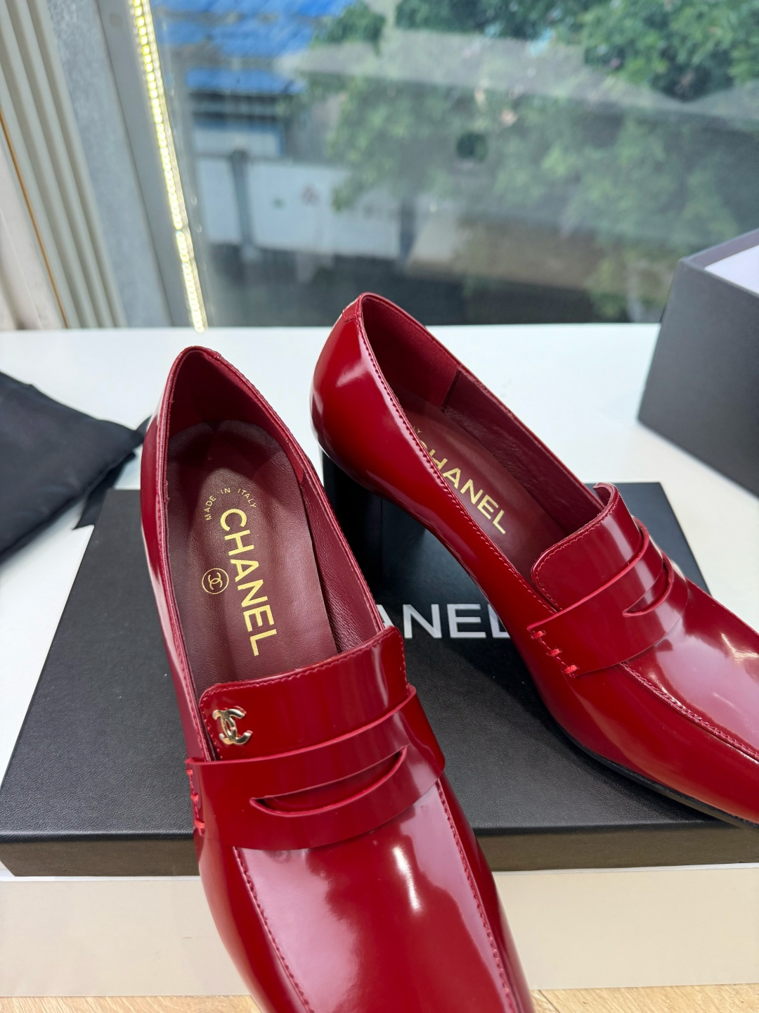 G988带飞机盒Chane*26ss夏季新款玛丽珍单鞋 温柔名媛的氛围感缓缓蔓延，圆润鞋头搭配精巧的小蝴蝶结，撞色双C贴