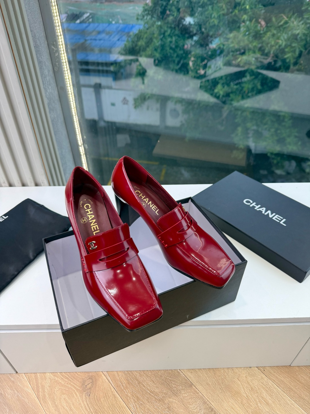 G988带飞机盒Chane*26ss夏季新款玛丽珍单鞋 温柔名媛的氛围感缓缓蔓延，圆润鞋头搭配精巧的小蝴蝶结，撞色双C贴