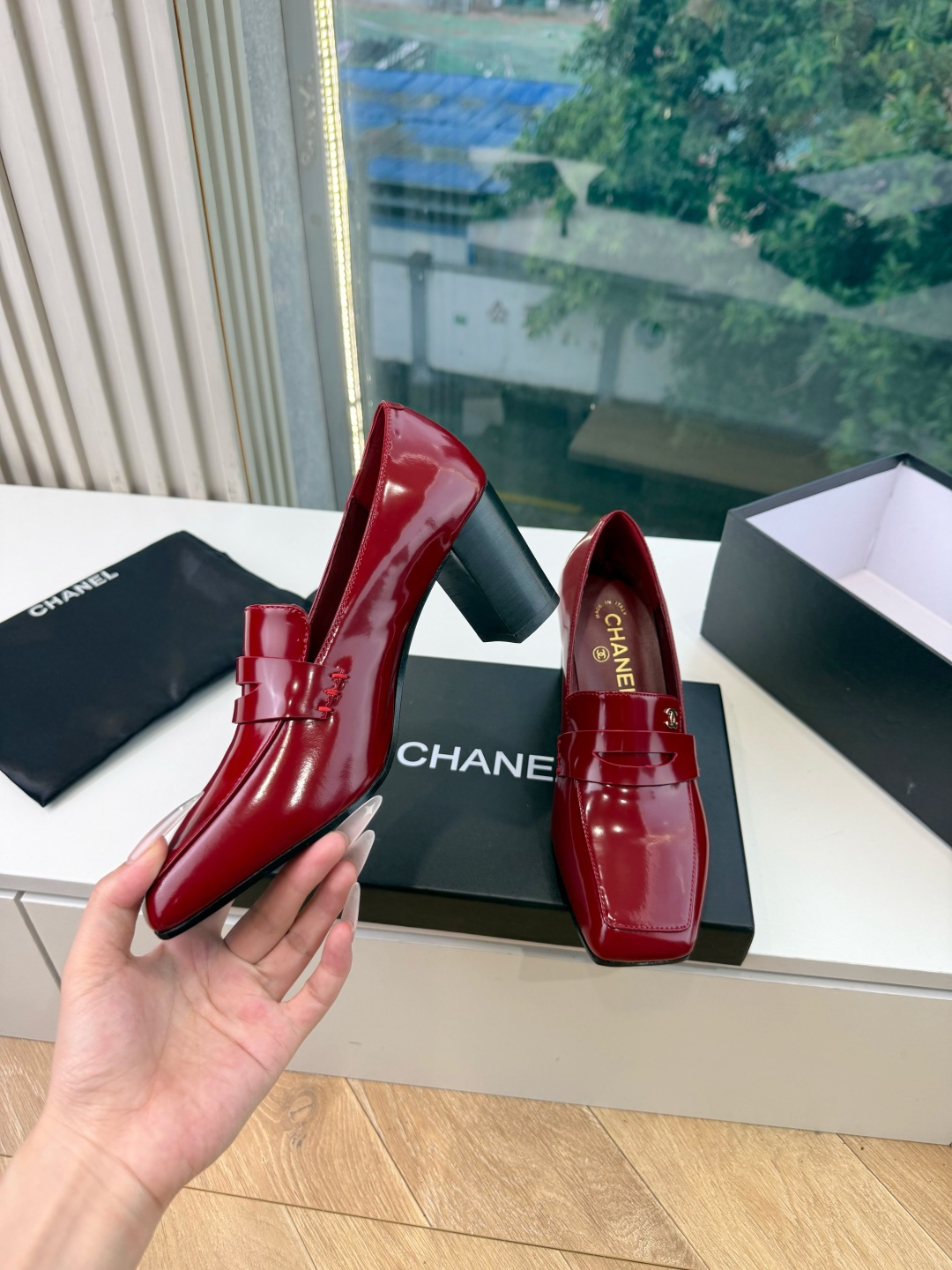 G988带飞机盒Chane*26ss夏季新款玛丽珍单鞋 温柔名媛的氛围感缓缓蔓延，圆润鞋头搭配精巧的小蝴蝶结，撞色双C贴