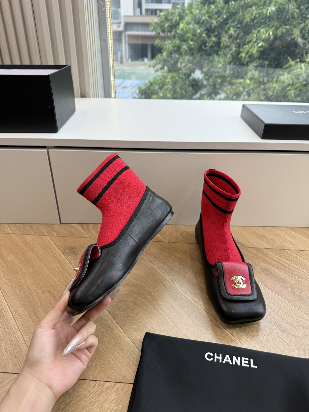 G012 CHANEL 香奈儿 2026 早秋新款 圆头 蝴蝶结 袜套芭蕾舞鞋这双把优雅刻在骨子里的Chanel袜靴!经 G012 CHANEL 香奈儿 2026 早秋新款 圆头 蝴蝶结 袜套芭蕾舞鞋这双把优雅刻在骨子里的Chanel袜靴!经