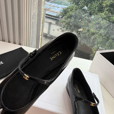 G339顶级品质 2026春夏新款玛丽半拖 Celine新款包头穆勒单鞋优雅又低调迷人 上脚真的超级显瘦超级美 C家特 G339顶级品质 2026春夏新款玛丽半拖 Celine新款包头穆勒单鞋优雅又低调迷人 上脚真的超级显瘦超级美 C家特