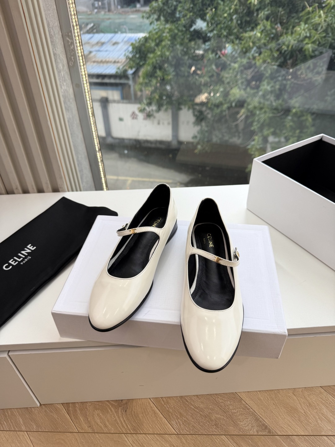 G339顶级品质 2026春夏新款玛丽半拖 Celine新款包头穆勒单鞋优雅又低调迷人 上脚真的超级显瘦超级美 C家特 G339顶级品质 2026春夏新款玛丽半拖 Celine新款包头穆勒单鞋优雅又低调迷人 上脚真的超级显瘦超级美 C家特