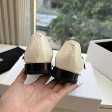 G339顶级品质 2026春夏新款玛丽半拖 Celine新款包头穆勒单鞋优雅又低调迷人 上脚真的超级显瘦超级美 C家特 G339顶级品质 2026春夏新款玛丽半拖 Celine新款包头穆勒单鞋优雅又低调迷人 上脚真的超级显瘦超级美 C家特