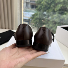 G339顶级品质 2026春夏新款玛丽半拖 Celine新款包头穆勒单鞋优雅又低调迷人 上脚真的超级显瘦超级美 C家特 G339顶级品质 2026春夏新款玛丽半拖 Celine新款包头穆勒单鞋优雅又低调迷人 上脚真的超级显瘦超级美 C家特