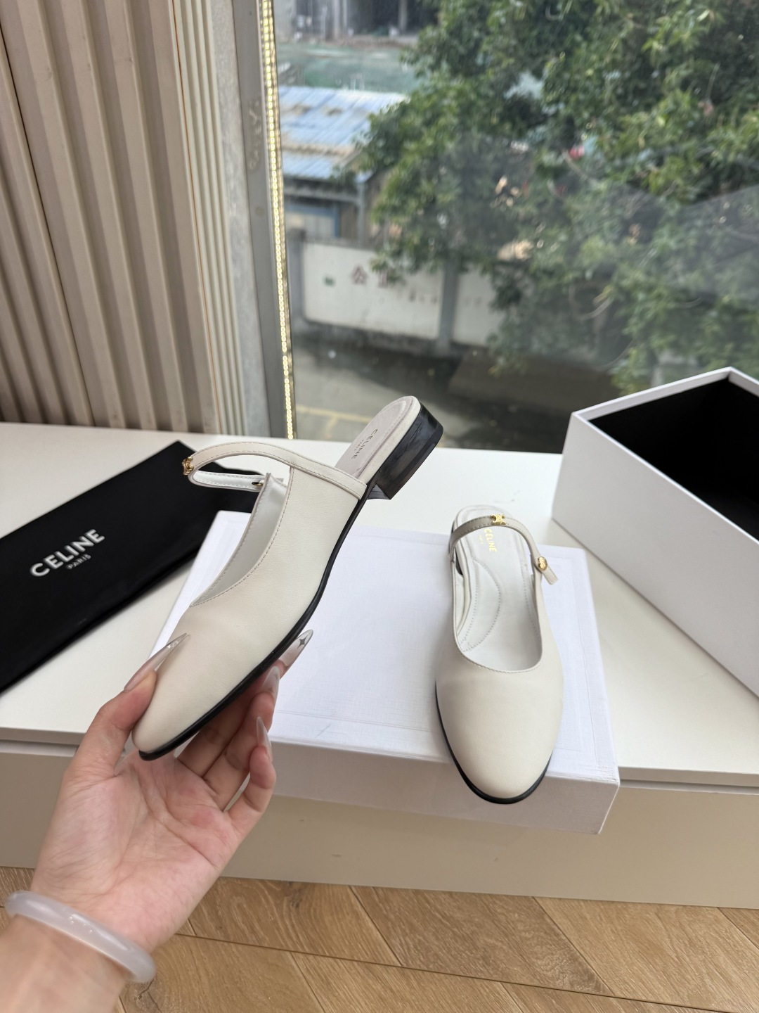 G339顶级品质 2026春夏新款玛丽半拖 Celine新款包头穆勒单鞋优雅又低调迷人 上脚真的超级显瘦超级美 C家特 G339顶级品质 2026春夏新款玛丽半拖 Celine新款包头穆勒单鞋优雅又低调迷人 上脚真的超级显瘦超级美 C家特