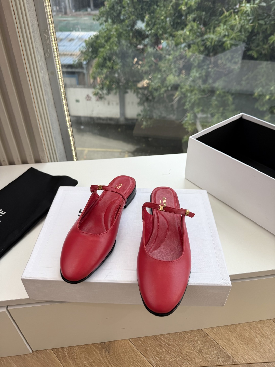 G339顶级品质 2026春夏新款玛丽半拖 Celine新款包头穆勒单鞋优雅又低调迷人 上脚真的超级显瘦超级美 C家特 G339顶级品质 2026春夏新款玛丽半拖 Celine新款包头穆勒单鞋优雅又低调迷人 上脚真的超级显瘦超级美 C家特
