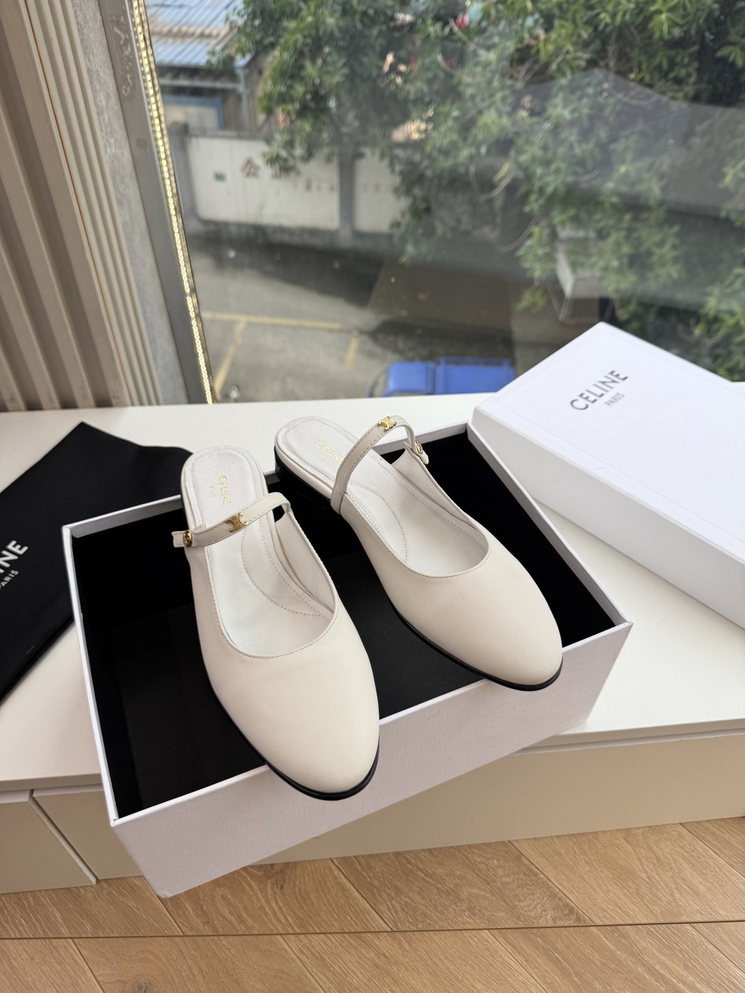 G339顶级品质 2026春夏新款玛丽半拖 Celine新款包头穆勒单鞋优雅又低调迷人 上脚真的超级显瘦超级美 C家特 G339顶级品质 2026春夏新款玛丽半拖 Celine新款包头穆勒单鞋优雅又低调迷人 上脚真的超级显瘦超级美 C家特