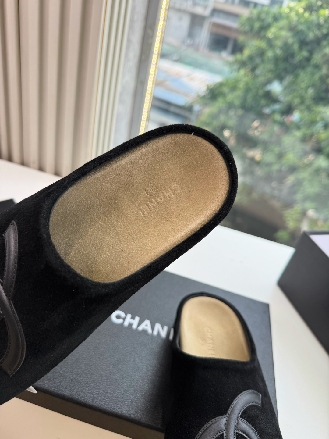 G012😀CHANEL* 香奈儿小香2026专柜同步新包头穆勒拖鞋 极简设计 超好搭配的日常款、无论高度 质感都无可挑剔
