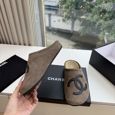 G012😀CHANEL* 香奈儿小香2026专柜同步新包头穆勒拖鞋 极简设计 超好搭配的日常款、无论高度 质感都无可挑剔 G012😀CHANEL* 香奈儿小香2026专柜同步新包头穆勒拖鞋 极简设计 超好搭配的日常款、无论高度 质感都无可挑剔