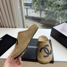G012😀CHANEL* 香奈儿小香2026专柜同步新包头穆勒拖鞋 极简设计 超好搭配的日常款、无论高度 质感都无可挑剔 G012😀CHANEL* 香奈儿小香2026专柜同步新包头穆勒拖鞋 极简设计 超好搭配的日常款、无论高度 质感都无可挑剔
