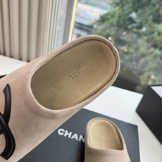 G012😀CHANEL* 香奈儿小香2026专柜同步新包头穆勒拖鞋 极简设计 超好搭配的日常款、无论高度 质感都无可挑剔 G012😀CHANEL* 香奈儿小香2026专柜同步新包头穆勒拖鞋 极简设计 超好搭配的日常款、无论高度 质感都无可挑剔