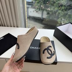 G012😀CHANEL* 香奈儿小香2026专柜同步新包头穆勒拖鞋 极简设计 超好搭配的日常款、无论高度 质感都无可挑剔 G012😀CHANEL* 香奈儿小香2026专柜同步新包头穆勒拖鞋 极简设计 超好搭配的日常款、无论高度 质感都无可挑剔