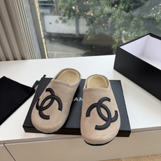 G012😀CHANEL* 香奈儿小香2026专柜同步新包头穆勒拖鞋 极简设计 超好搭配的日常款、无论高度 质感都无可挑剔 G012😀CHANEL* 香奈儿小香2026专柜同步新包头穆勒拖鞋 极简设计 超好搭配的日常款、无论高度 质感都无可挑剔