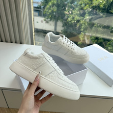 代购级别所即所得G0133C'est Dior 迪奥 新色休闲运动鞋‘以牛皮革刺绣五角星设计轻盈透气。侧边的CD字母非常 代购级别所即所得G0133C'est Dior 迪奥 新色休闲运动鞋‘以牛皮革刺绣五角星设计轻盈透气。侧边的CD字母非常
