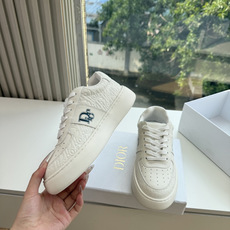 代购级别所即所得G0133C'est Dior 迪奥 新色休闲运动鞋‘以牛皮革刺绣五角星设计轻盈透气。侧边的CD字母非常 代购级别所即所得G0133C'est Dior 迪奥 新色休闲运动鞋‘以牛皮革刺绣五角星设计轻盈透气。侧边的CD字母非常