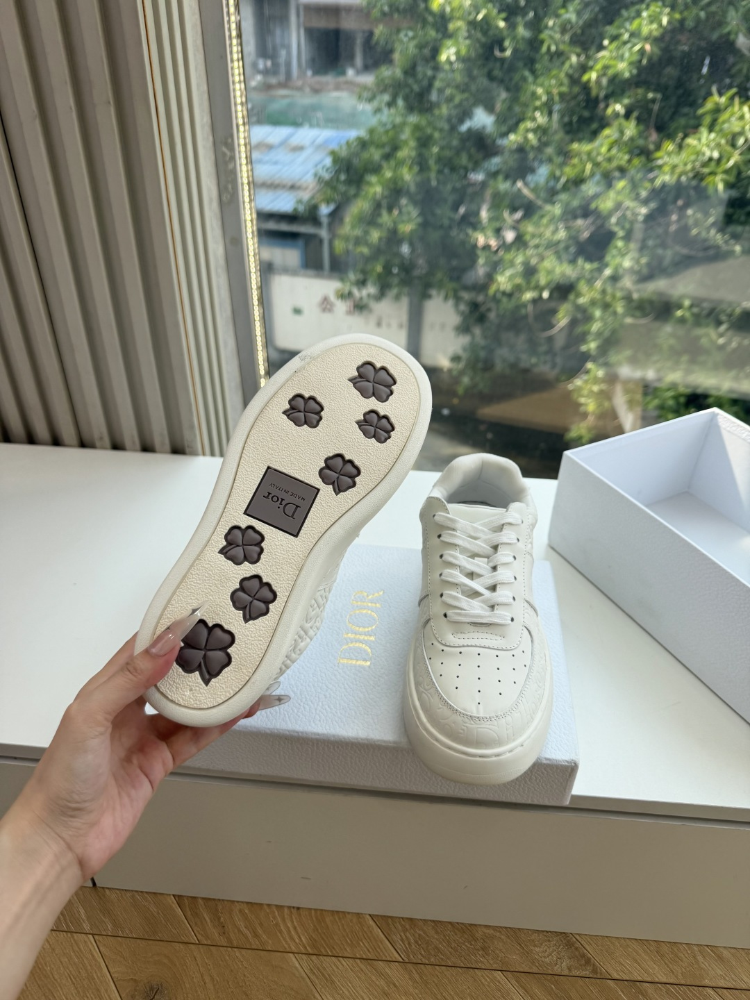 代购级别所即所得G0133C'est Dior 迪奥 新色休闲运动鞋‘以牛皮革刺绣五角星设计轻盈透气。侧边的CD字母非常 代购级别所即所得G0133C'est Dior 迪奥 新色休闲运动鞋‘以牛皮革刺绣五角星设计轻盈透气。侧边的CD字母非常