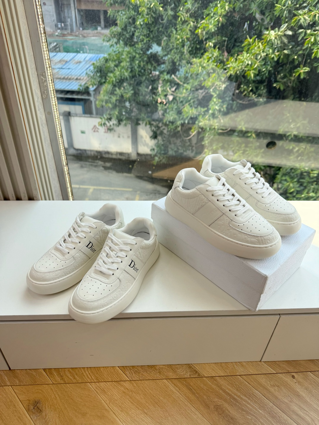 代购级别所即所得G0133C'est Dior 迪奥 新色休闲运动鞋‘以牛皮革刺绣五角星设计轻盈透气。侧边的CD字母非常