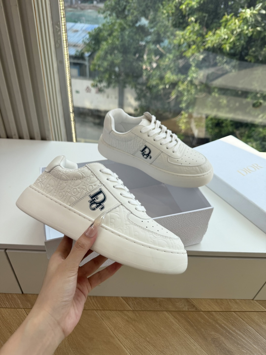 代购级别所即所得G0133C'est Dior 迪奥 新色休闲运动鞋‘以牛皮革刺绣五角星设计轻盈透气。侧边的CD字母非常 代购级别所即所得G0133C'est Dior 迪奥 新色休闲运动鞋‘以牛皮革刺绣五角星设计轻盈透气。侧边的CD字母非常