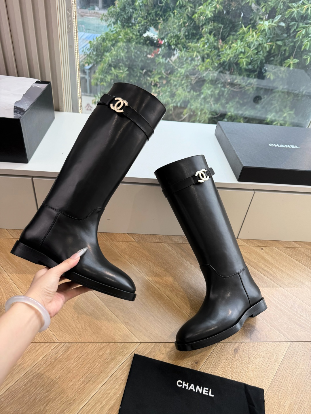 G06顶级品质黑色咖色大底不一样我们真皮底CHANEL香奈儿*小香秋冬新款骑士靴库靴这款骑士靴真的是帅气时尚的代表马丁靴 G06顶级品质黑色咖色大底不一样我们真皮底CHANEL香奈儿*小香秋冬新款骑士靴库靴这款骑士靴真的是帅气时尚的代表马丁靴