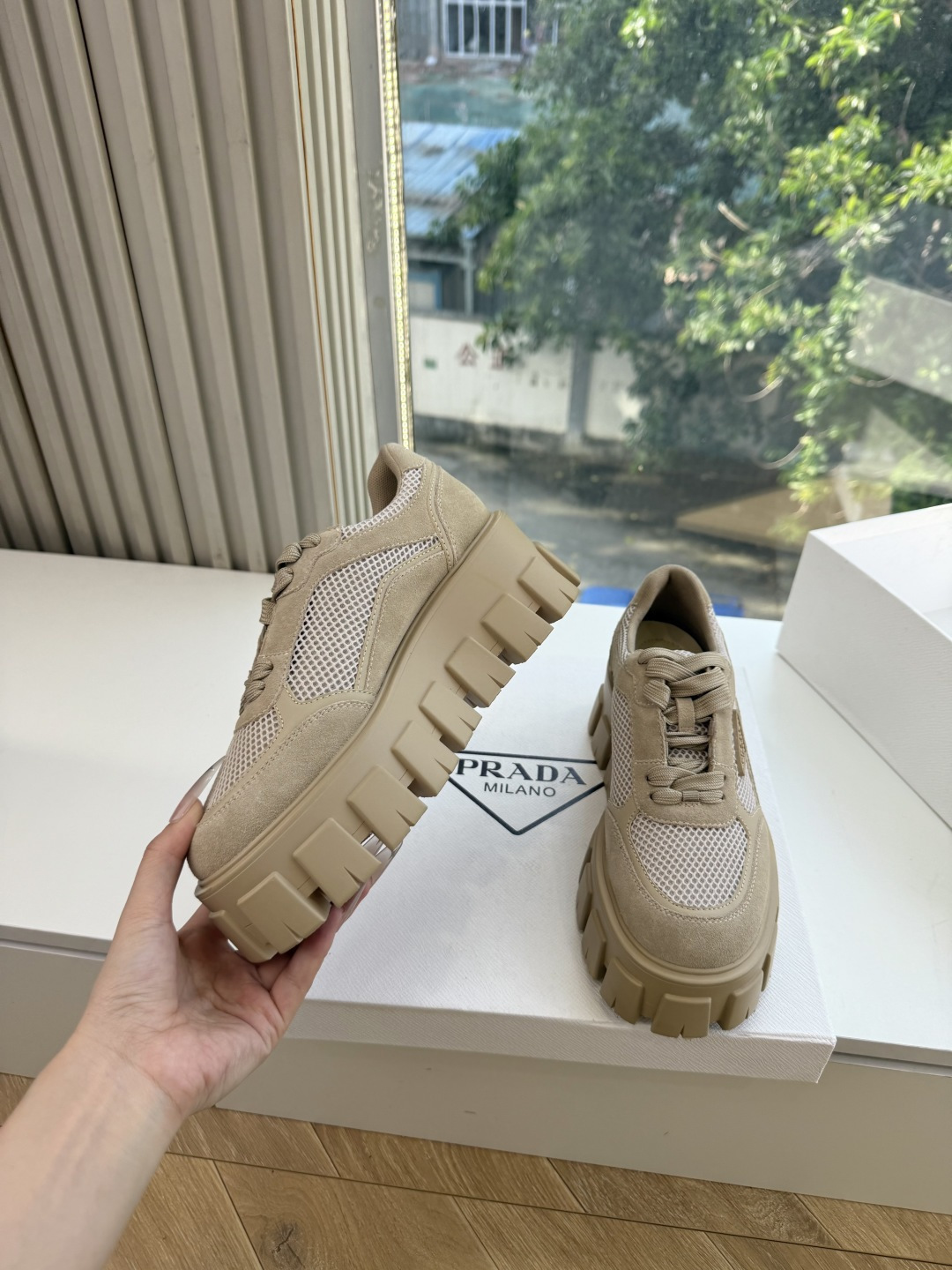 出厂价G036Prada普拉达P家26ssfw~new新款系带休闲 德训鞋 低调奢华懒人鞋,富人的不二选择! 软胶底素有 出厂价G036Prada普拉达P家26ssfw~new新款系带休闲 德训鞋 低调奢华懒人鞋,富人的不二选择! 软胶底素有