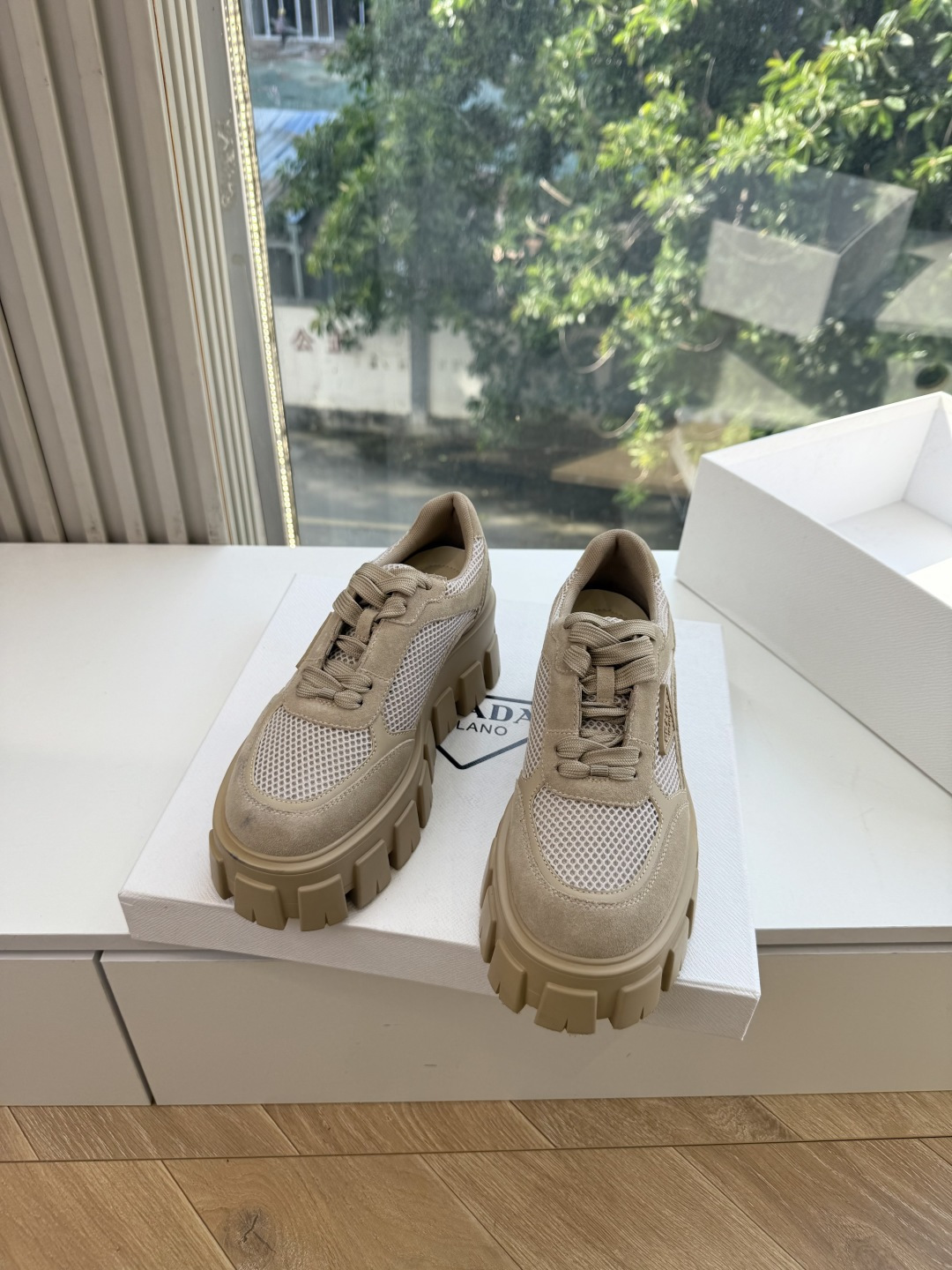 出厂价G036Prada普拉达P家26ssfw~new新款系带休闲 德训鞋 低调奢华懒人鞋,富人的不二选择! 软胶底素有 出厂价G036Prada普拉达P家26ssfw~new新款系带休闲 德训鞋 低调奢华懒人鞋,富人的不二选择! 软胶底素有