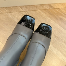 G238😀CHANEL香奈儿*小香秋冬新款骑士靴库靴这款骑士靴真的是帅气时尚的代表马丁靴骑士靴靴筒Chanel字母点缀 G238😀CHANEL香奈儿*小香秋冬新款骑士靴库靴这款骑士靴真的是帅气时尚的代表马丁靴骑士靴靴筒Chanel字母点缀
