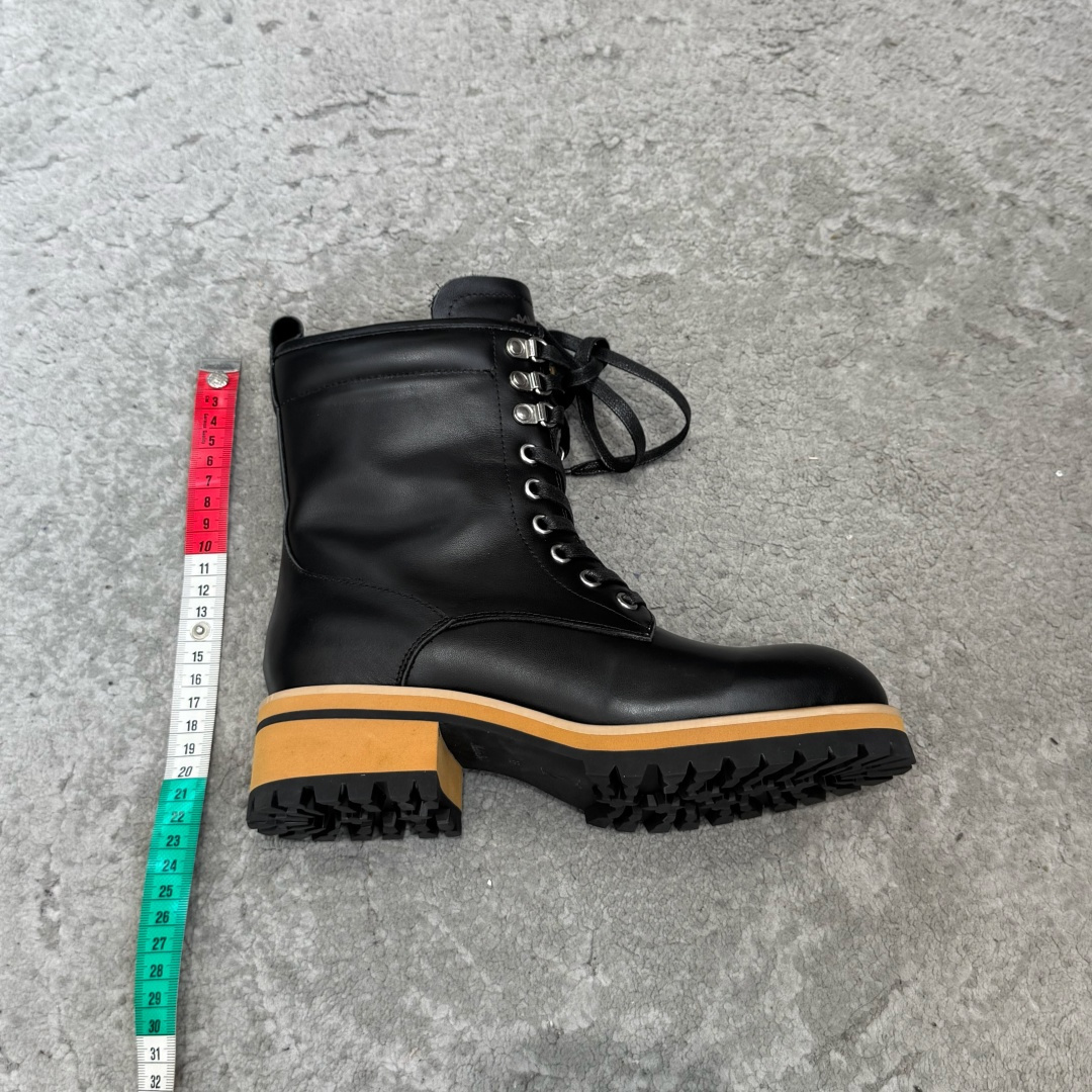 G178-1顶级品质LV路易威登 菲董 联名 走秀款 胖丁 厚底 休闲 运动鞋 阿甘鞋切尔西短靴 此次系列包括从简约风格 G178-1顶级品质LV路易威登 菲董 联名 走秀款 胖丁 厚底 休闲 运动鞋 阿甘鞋切尔西短靴 此次系列包括从简约风格