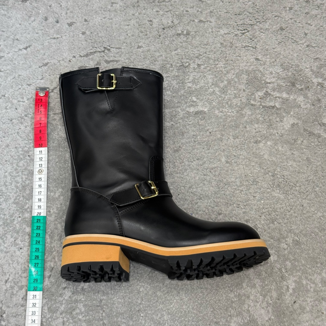 G178-1顶级品质LV路易威登 菲董 联名 走秀款 胖丁 厚底 休闲 运动鞋 阿甘鞋切尔西短靴 此次系列包括从简约风格