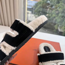 高版男码➕10 G082𝐇𝐄𝐑𝐌𝐄*爱马仕皮毛一体卷糕毛二舅拖 今年面料均选用A+皮毛一体卷糕毛 毛茸茸的 敲可爱的,踩 高版男码➕10 G082𝐇𝐄𝐑𝐌𝐄*爱马仕皮毛一体卷糕毛二舅拖 今年面料均选用A+皮毛一体卷糕毛 毛茸茸的 敲可爱的,踩