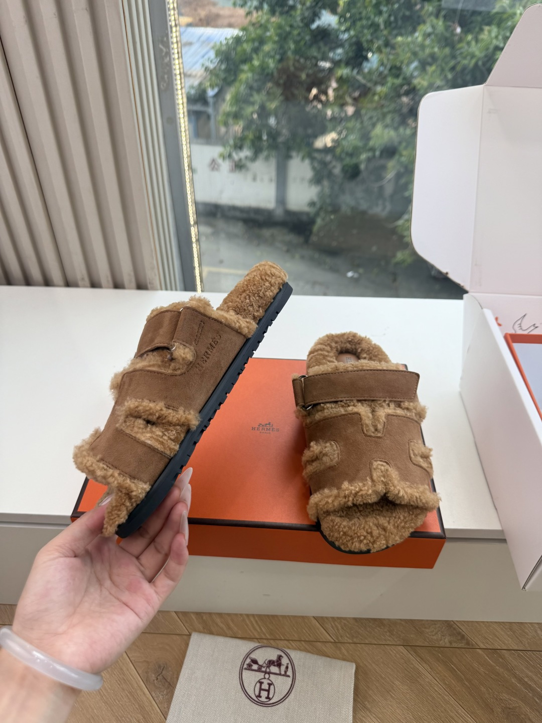 高版男码➕10 G082𝐇𝐄𝐑𝐌𝐄*爱马仕皮毛一体卷糕毛二舅拖 今年面料均选用A+皮毛一体卷糕毛 毛茸茸的 敲可爱的，踩