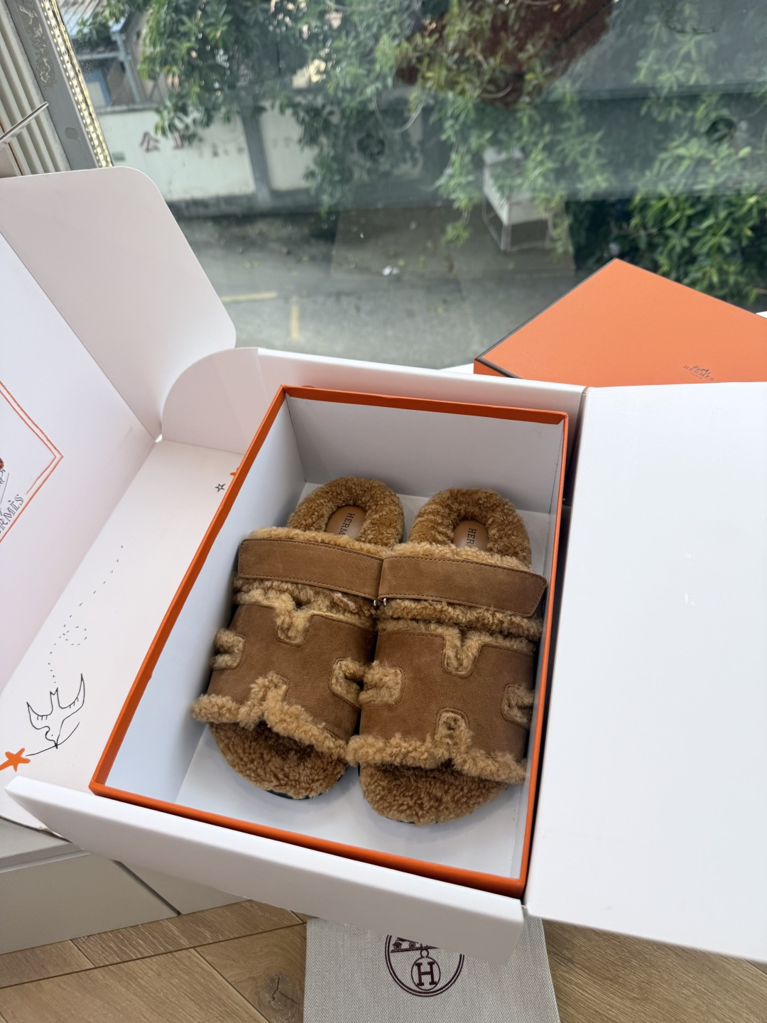 高版男码➕10 G082𝐇𝐄𝐑𝐌𝐄*爱马仕皮毛一体卷糕毛二舅拖 今年面料均选用A+皮毛一体卷糕毛 毛茸茸的 敲可爱的,踩 高版男码➕10 G082𝐇𝐄𝐑𝐌𝐄*爱马仕皮毛一体卷糕毛二舅拖 今年面料均选用A+皮毛一体卷糕毛 毛茸茸的 敲可爱的,踩
