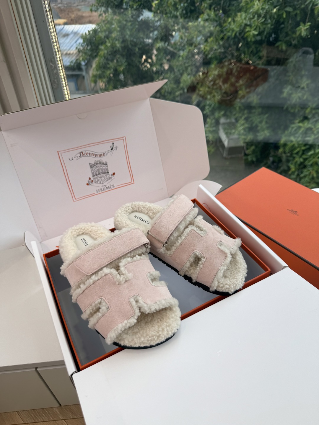 高版男码➕10 G082𝐇𝐄𝐑𝐌𝐄*爱马仕皮毛一体卷糕毛二舅拖 今年面料均选用A+皮毛一体卷糕毛 毛茸茸的 敲可爱的，踩