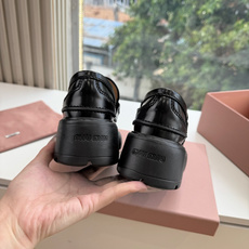 G0286代购级独家上新Miu Miu2026真皮乐福鞋Zp开发 手工羊皮平底拖鞋秒杀市面版本Miu真的太少女奶呼呼的超 G0286代购级独家上新Miu Miu2026真皮乐福鞋Zp开发 手工羊皮平底拖鞋秒杀市面版本Miu真的太少女奶呼呼的超