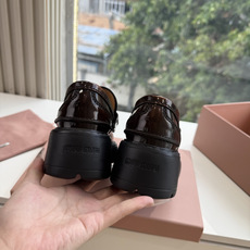 G0286代购级独家上新Miu Miu2026真皮乐福鞋Zp开发 手工羊皮平底拖鞋秒杀市面版本Miu真的太少女奶呼呼的超 G0286代购级独家上新Miu Miu2026真皮乐福鞋Zp开发 手工羊皮平底拖鞋秒杀市面版本Miu真的太少女奶呼呼的超