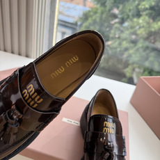 G0286代购级独家上新Miu Miu2026真皮乐福鞋Zp开发 手工羊皮平底拖鞋秒杀市面版本Miu真的太少女奶呼呼的超 G0286代购级独家上新Miu Miu2026真皮乐福鞋Zp开发 手工羊皮平底拖鞋秒杀市面版本Miu真的太少女奶呼呼的超