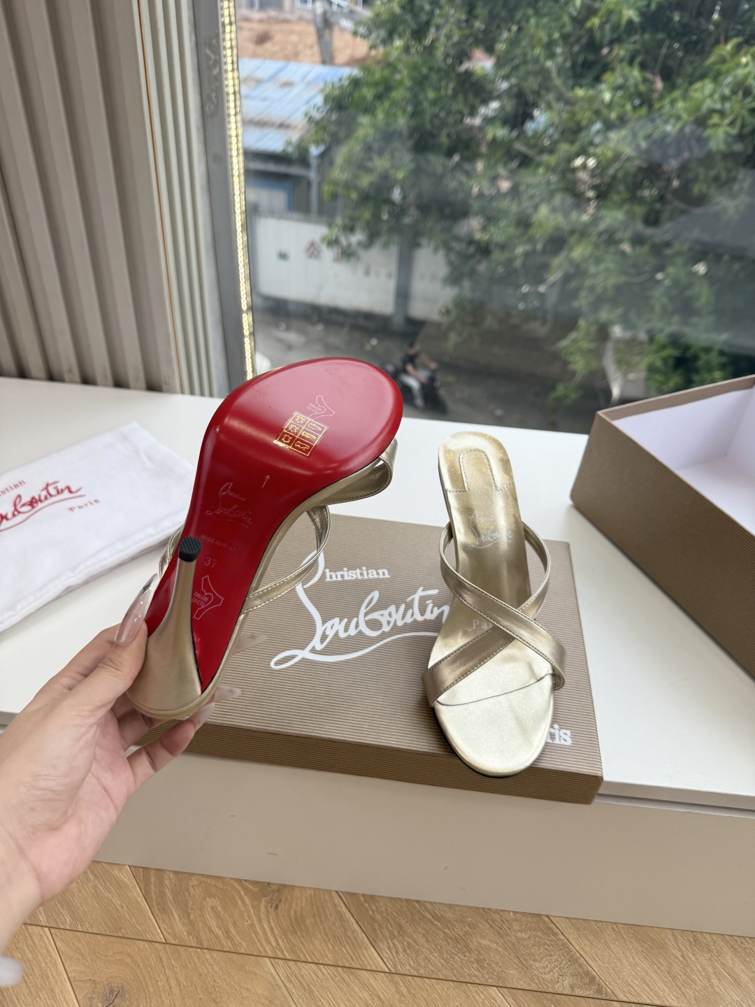 G277Christian Louboutin红底鞋单鞋 选到了颜色真好看呀[色色R]MyTheresa上现在居然 最后