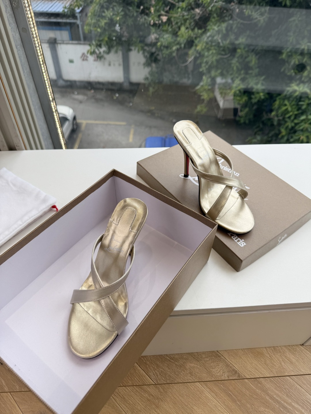 G277Christian Louboutin红底鞋单鞋 选到了颜色真好看呀[色色R]MyTheresa上现在居然 最后