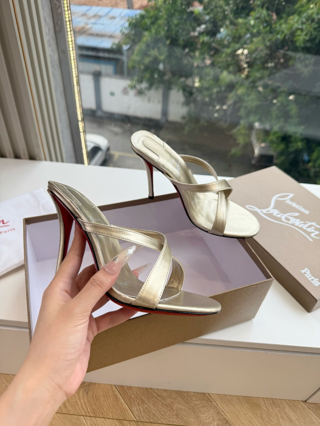 G277Christian Louboutin红底鞋单鞋 选到了颜色真好看呀[色色R]MyTheresa上现在居然 最后