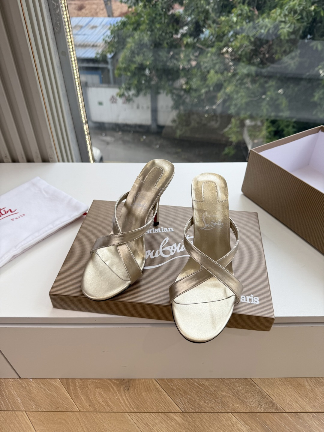 G277Christian Louboutin红底鞋单鞋 选到了颜色真好看呀[色色R]MyTheresa上现在居然 最后