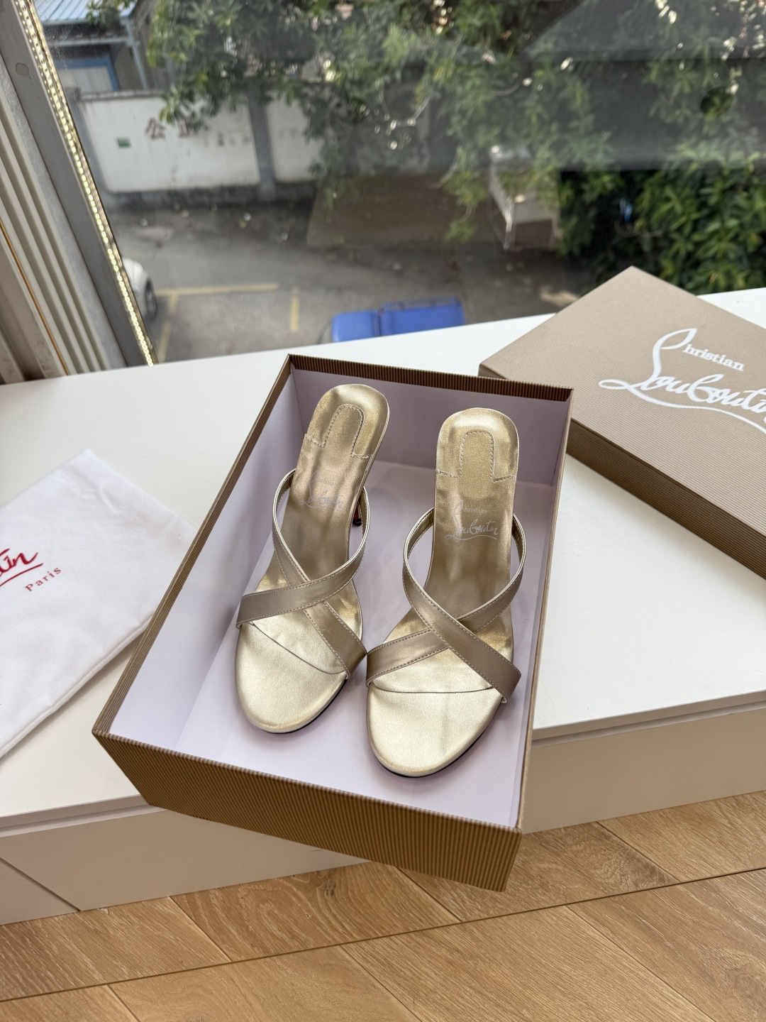 G277Christian Louboutin红底鞋单鞋 选到了颜色真好看呀[色色R]MyTheresa上现在居然 最后