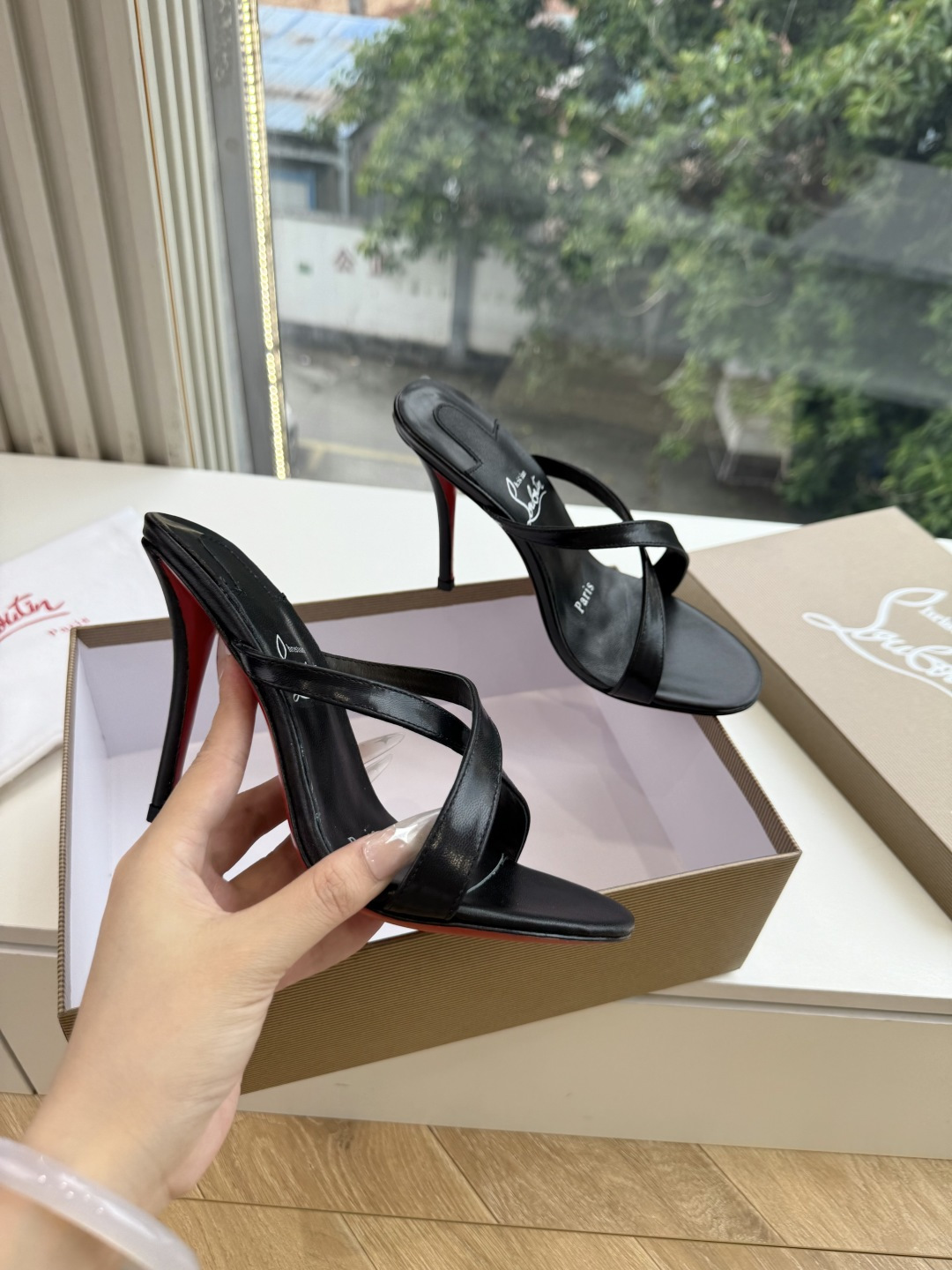 G277Christian Louboutin红底鞋单鞋 选到了颜色真好看呀[色色R]MyTheresa上现在居然 最后