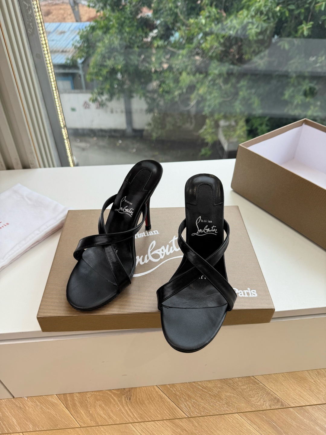 G277Christian Louboutin红底鞋单鞋 选到了颜色真好看呀[色色R]MyTheresa上现在居然 最后