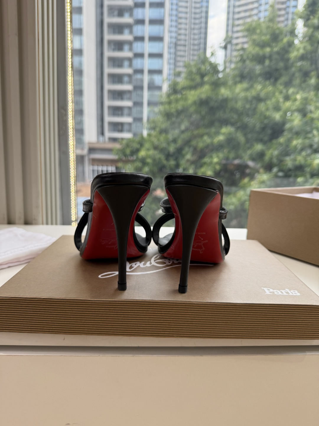 G277Christian Louboutin红底鞋单鞋 选到了颜色真好看呀[色色R]MyTheresa上现在居然 最后
