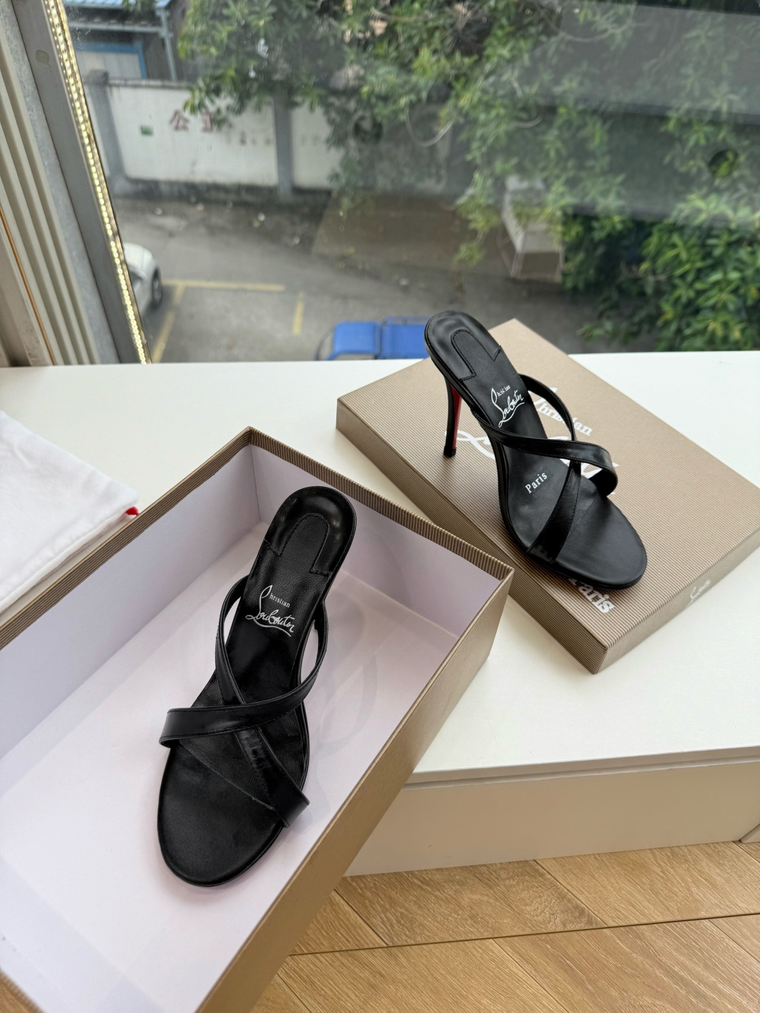 G277Christian Louboutin红底鞋单鞋 选到了颜色真好看呀[色色R]MyTheresa上现在居然 最后